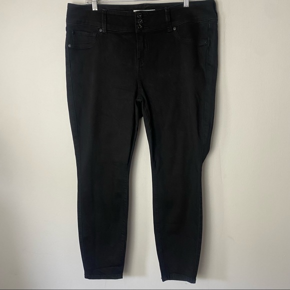 Torrid Super Skinny Black Stretch High Rise Jean Jeggings size 18 Short - Picture 2 of 8